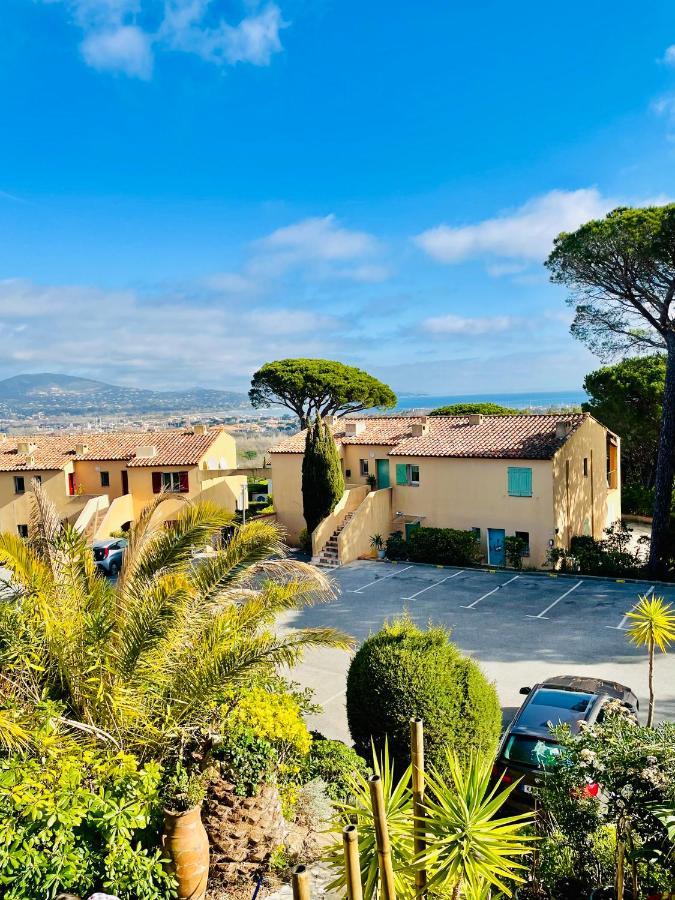 Bel Appartement Avec Mezzanine, Vue Mer Et Piscine Cogolin Kültér fotó