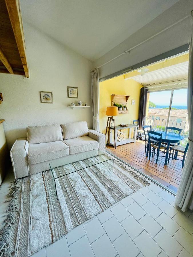 Bel Appartement Avec Mezzanine, Vue Mer Et Piscine Cogolin Kültér fotó