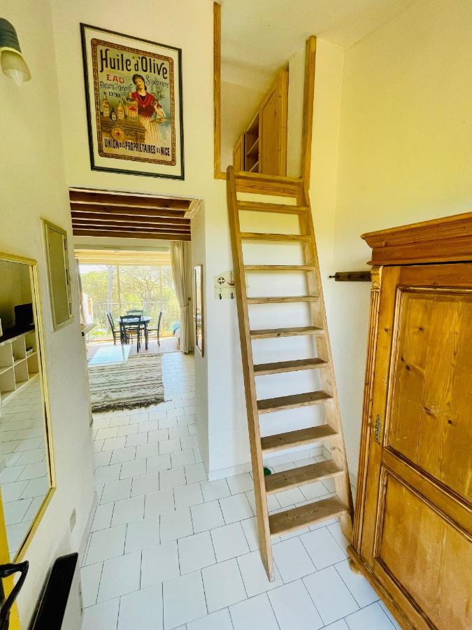 Bel Appartement Avec Mezzanine, Vue Mer Et Piscine Cogolin Kültér fotó