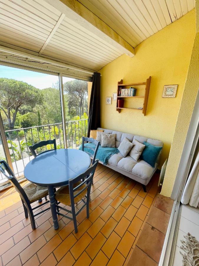 Bel Appartement Avec Mezzanine, Vue Mer Et Piscine Cogolin Kültér fotó